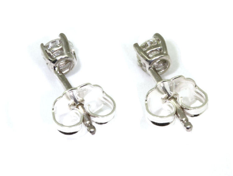 0.25 Carats Diamond Earrings in 14k White Gold