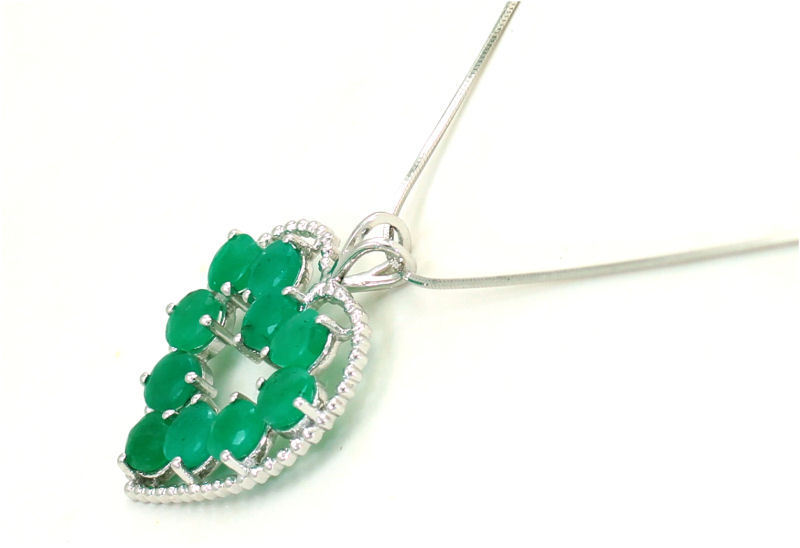 2.86ct Emerald Necklace in 18K White Gold
