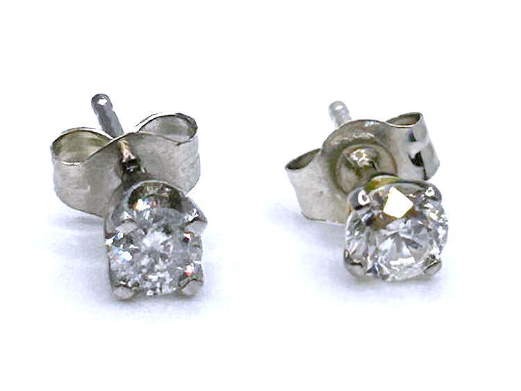 0.25 Carats Diamond Earrings in 14k White Gold