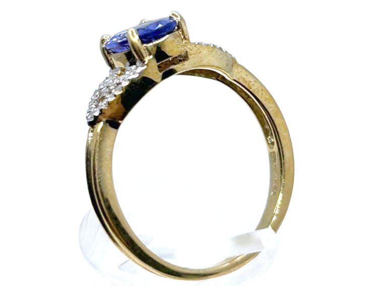 0.90 ctw Diamond and Tanzanite Set in 10K Yellow Gold Ring