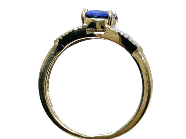 0.90 ctw Diamond and Tanzanite Set in 10K Yellow Gold Ring