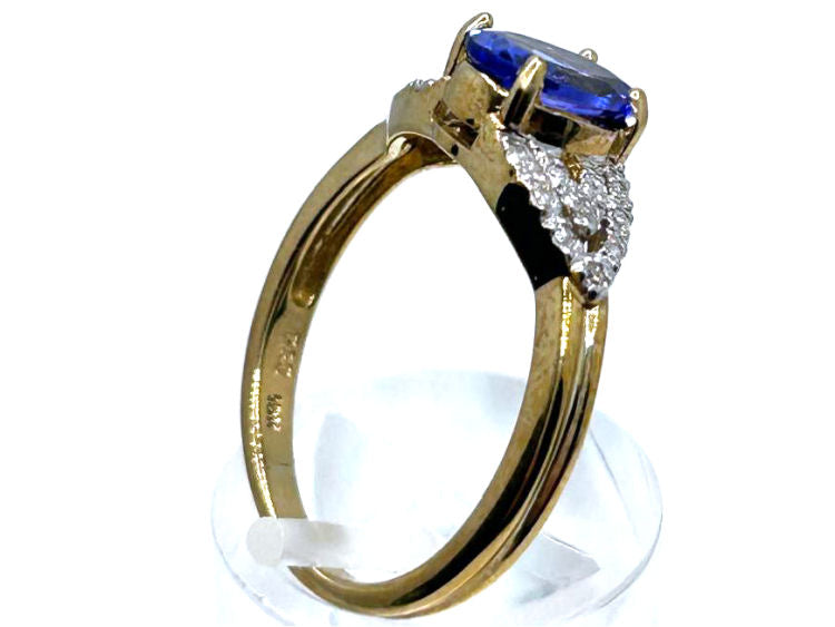 0.90 ctw Diamond and Tanzanite Set in 10K Yellow Gold Ring