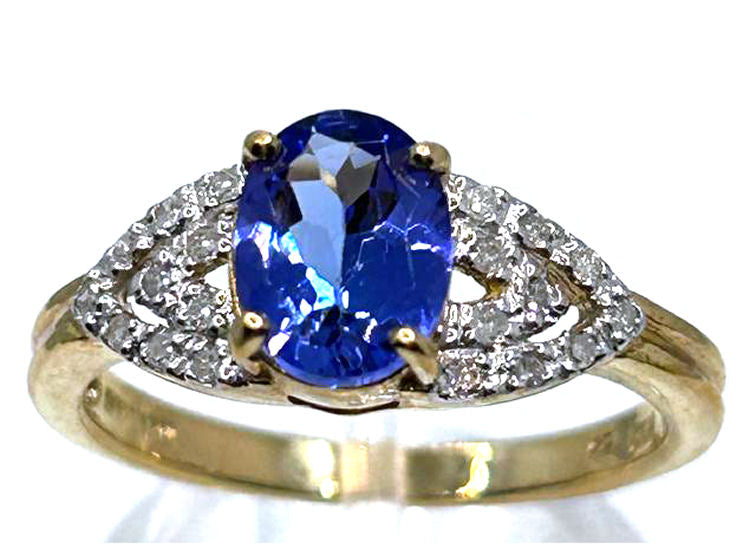 0.90 ctw Diamond and Tanzanite Set in 10K Yellow Gold Ring