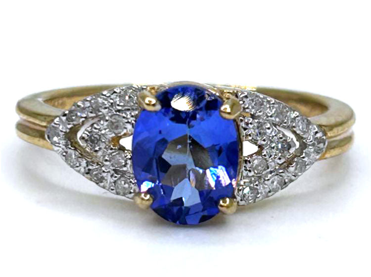0.90 ctw Diamond and Tanzanite Set in 10K Yellow Gold Ring