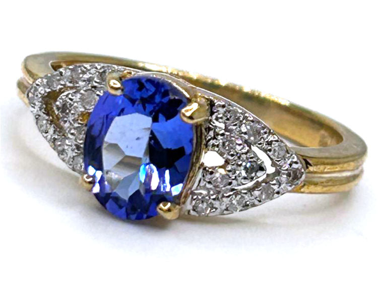 0.90 ctw Diamond and Tanzanite Set in 10K Yellow Gold Ring