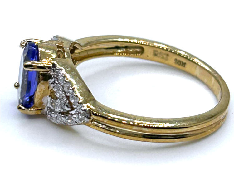 0.90 ctw Diamond and Tanzanite Set in 10K Yellow Gold Ring