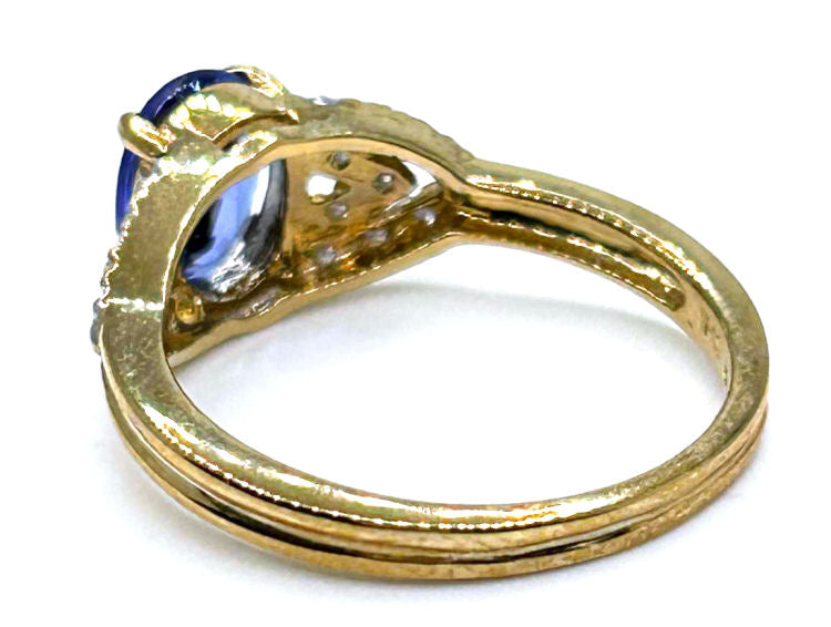 0.90 ctw Diamond and Tanzanite Set in 10K Yellow Gold Ring