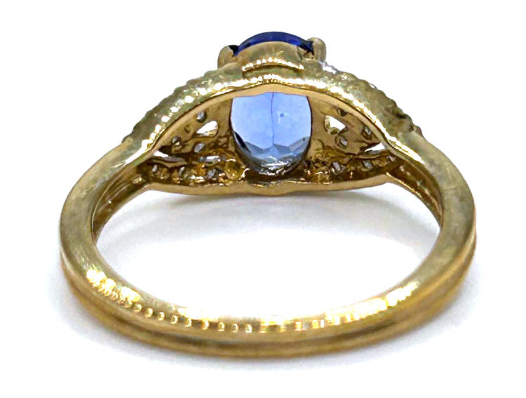 0.90 ctw Diamond and Tanzanite Set in 10K Yellow Gold Ring