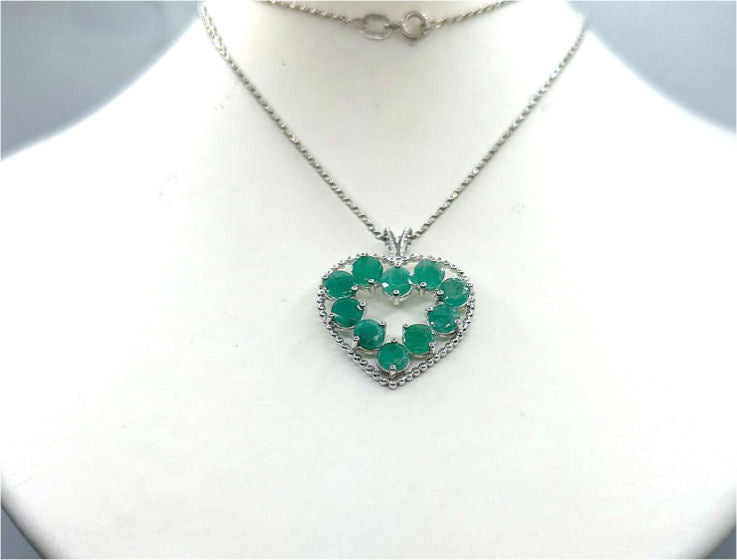 2.86ct Emerald Necklace in 18K White Gold