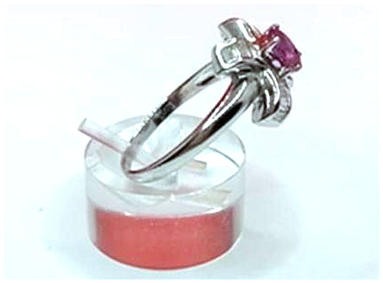 0.96 Carats Sapphire VS Diamond ring in 18k White Gold