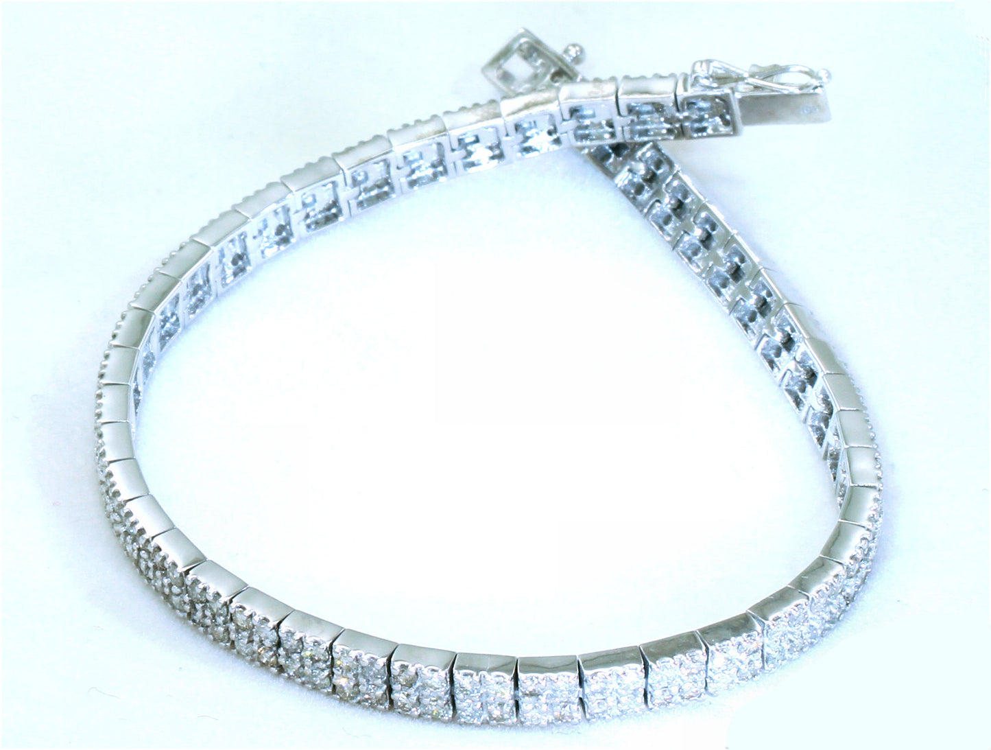 3.93ctw Diamond Tennis Bracelet In 18kt White Gold