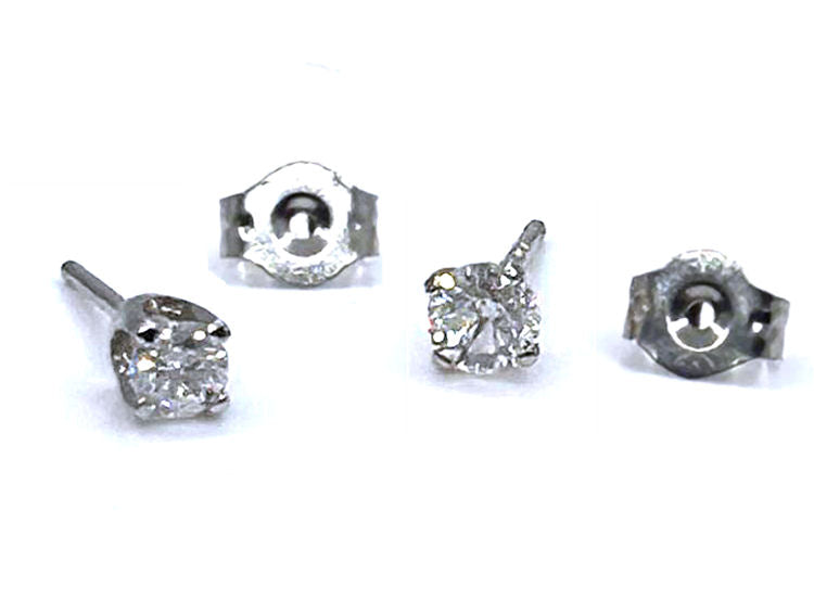 0.25 Carats Diamond Earrings in 14k White Gold