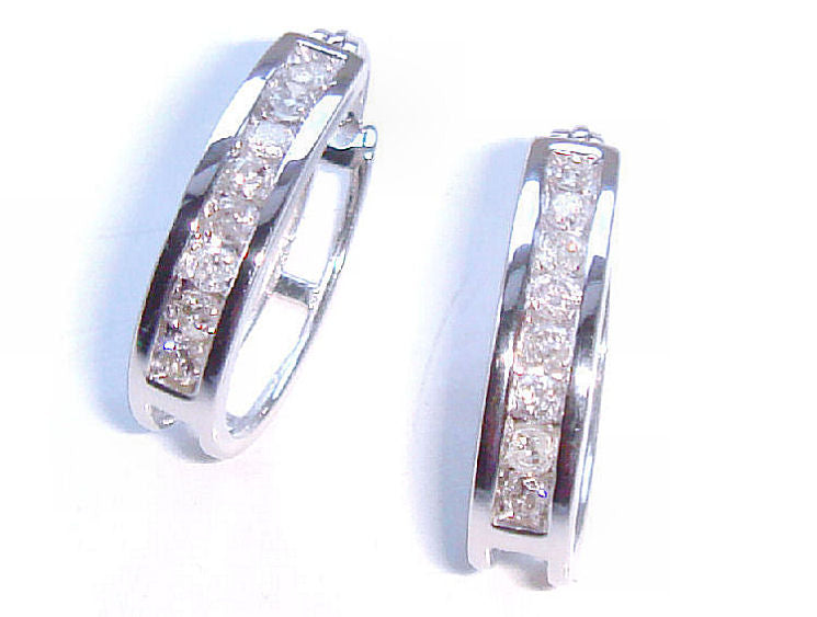 Hoop Earrings With 0.5ctw Diamond Made of 9K White Gold
