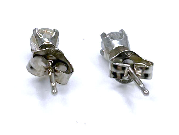 0.25 Carats Diamond Earrings in 14k White Gold