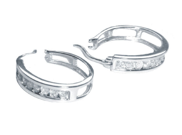 Hoop Earrings With 0.5ctw Diamond Made of 9K White Gold