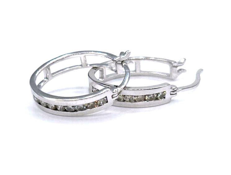 Hoop Earrings With 0.5ctw Diamond Made of 9K White Gold