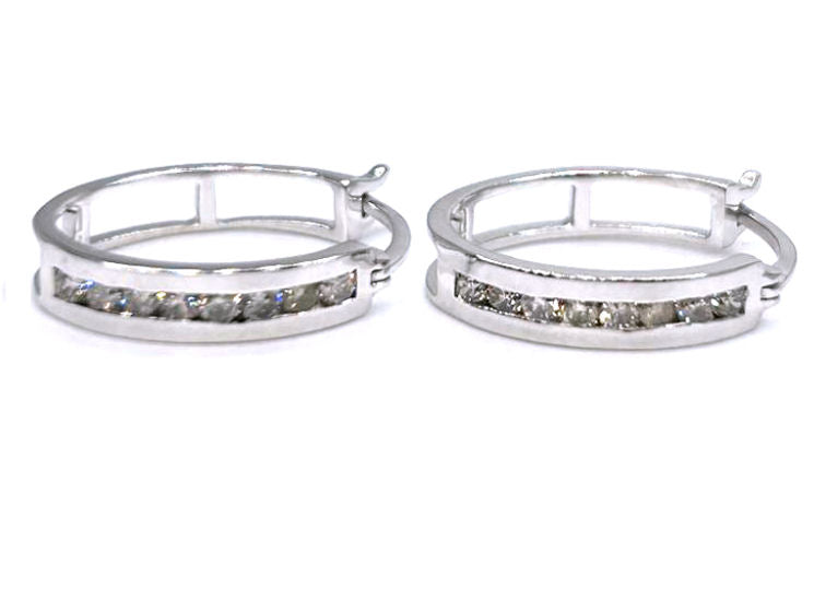 Hoop Earrings With 0.5ctw Diamond Made of 9K White Gold