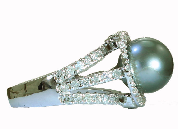 0.90ctw Diamond and Tahitian Pearl Set in 18K White Gold Ring