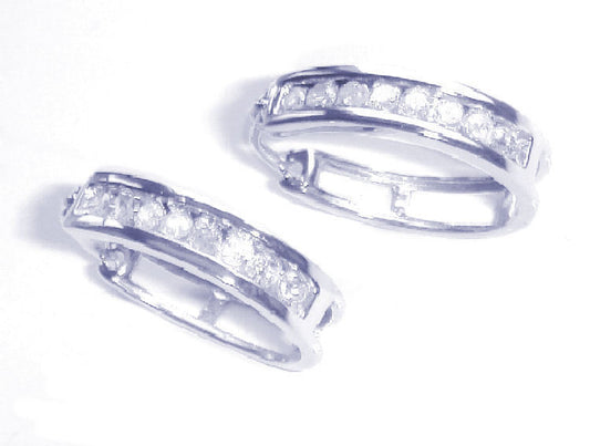 Hoop Earrings With 0.5ctw Diamond Made of 9K White Gold